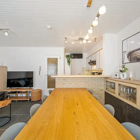 דירה Spacious Duplex In