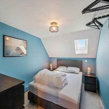 Spacious Duplex In דירה *